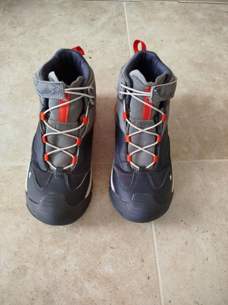 Chaussures imperméables de randonnée enfant 33, Enfants & Bébés, Vêtements enfant | Chaussures & Chaussettes, Garçon ou Fille