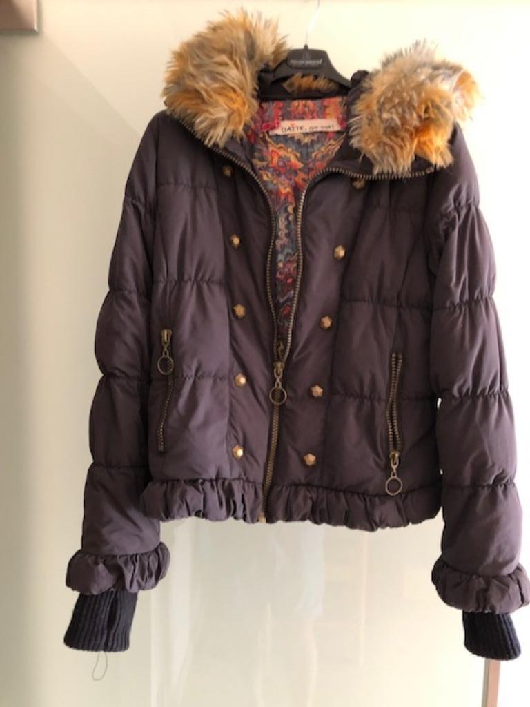 Gilet noir à capuche fixe avec col en fourrure, bel état, Enlèvement, Comme neuf, Taille 38/40 (M), Noir