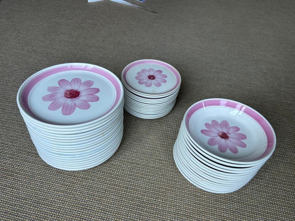 assiette en faïence modèle "Roseline", Enlèvement ou Envoi, Comme neuf