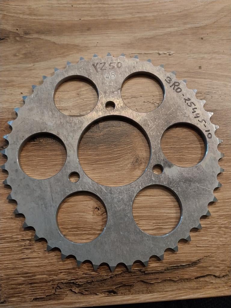 Yamaha YZ 50 achtertandwiel 45 Tands 3R0-25445-10, Motoren, Ophalen of Verzenden, Nieuw