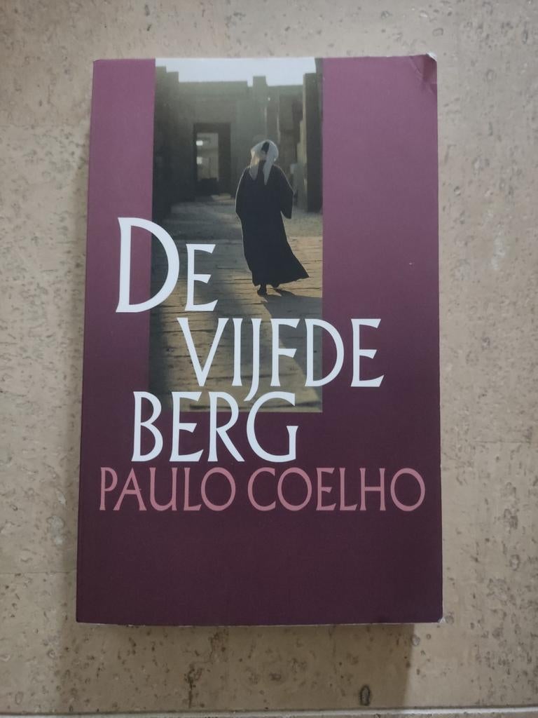 Paulo Coelho - De vijfde berg, Boeken, Literatuur, Paulo Coelho, Ophalen of Verzenden, Zo goed als nieuw, Amerika