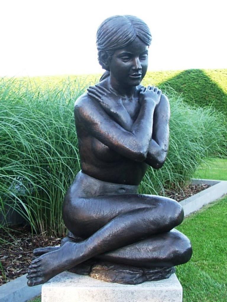 bronzen zittend naakte dame mooi betaalbaar kunstbeeld klass, Tuin en Terras, Ophalen of Verzenden, Nieuw, Overige materialen