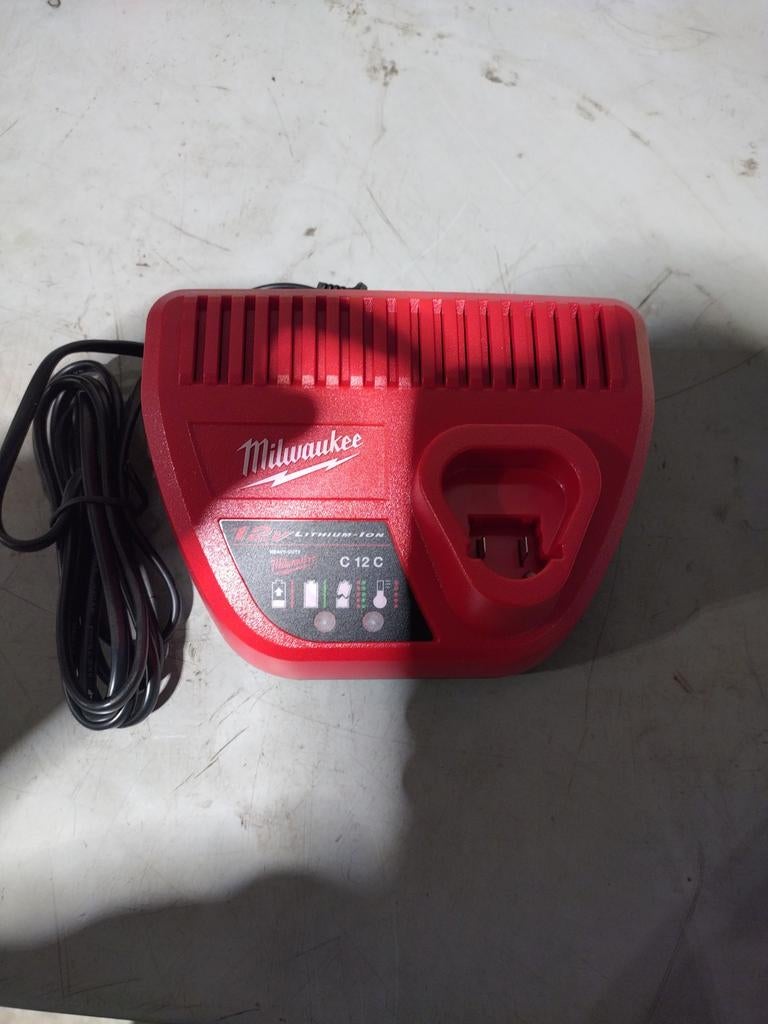 Chargeur batterie Milwaukee, Enlèvement