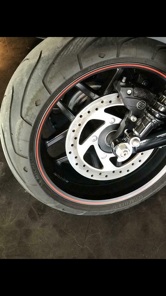 JE CHERCHE un jeu de jantes d'un spécial Night Rod, Motos, Pièces | Harley-Davidson, Enlèvement ou Envoi