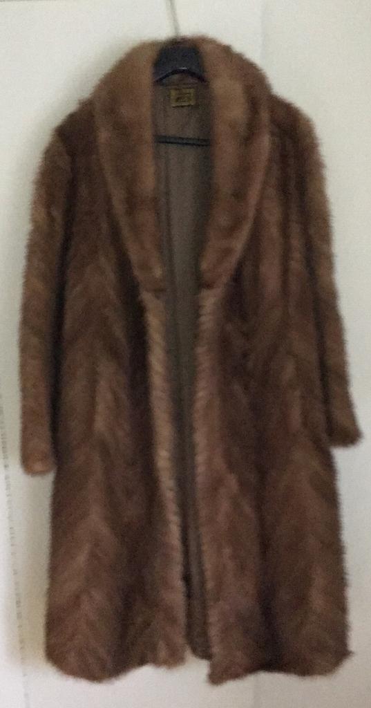 Nerts mantel 44-46 : 150€, Ophalen, Bruin, Nerts kwekerij : Bontfarm, Maat 42/44 (L)