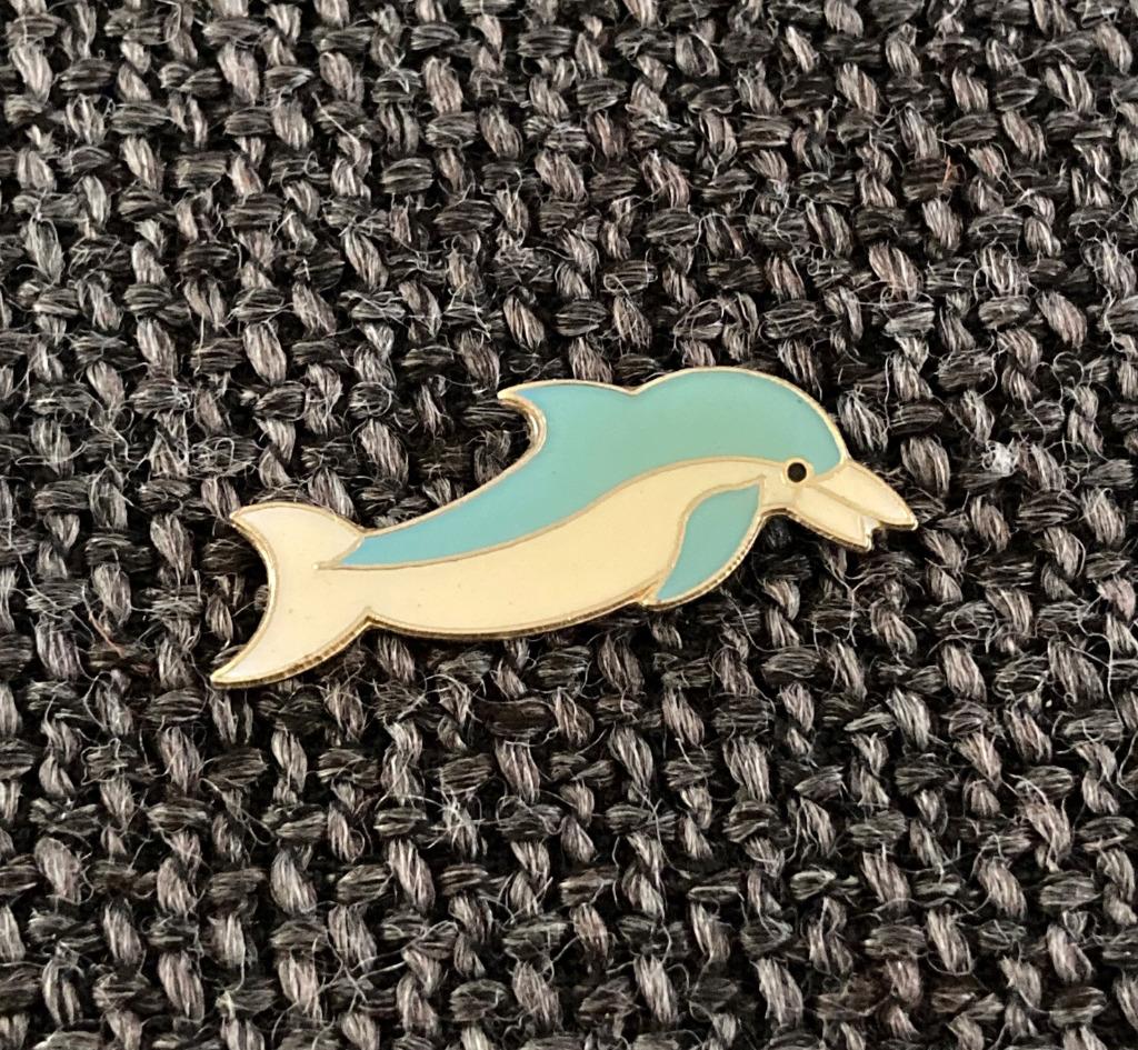 PIN - DOLFIJN - DAUPHIN - DOLPHIN, Verzenden, Gebruikt, Dier of Natuur, Speldje of Pin