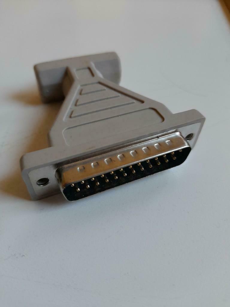 9-polige VGA female naar 25p male VGA adapter, Ophalen of Verzenden, Zo goed als nieuw