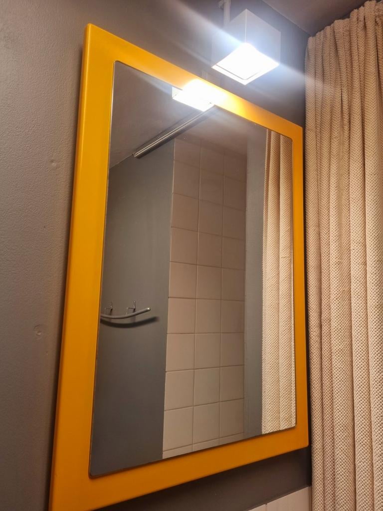 Oranje spiegel met ledverlichting, Ophalen