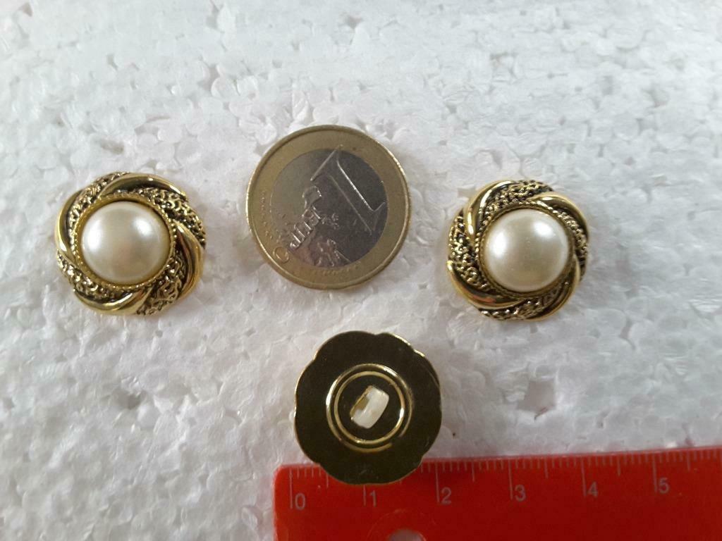 20 mm parel wit parelmoer knopen omcirkeld goud met schacht, Hobby en Vrije tijd, Ophalen of Verzenden, Nieuw, Knoop of Knopen
