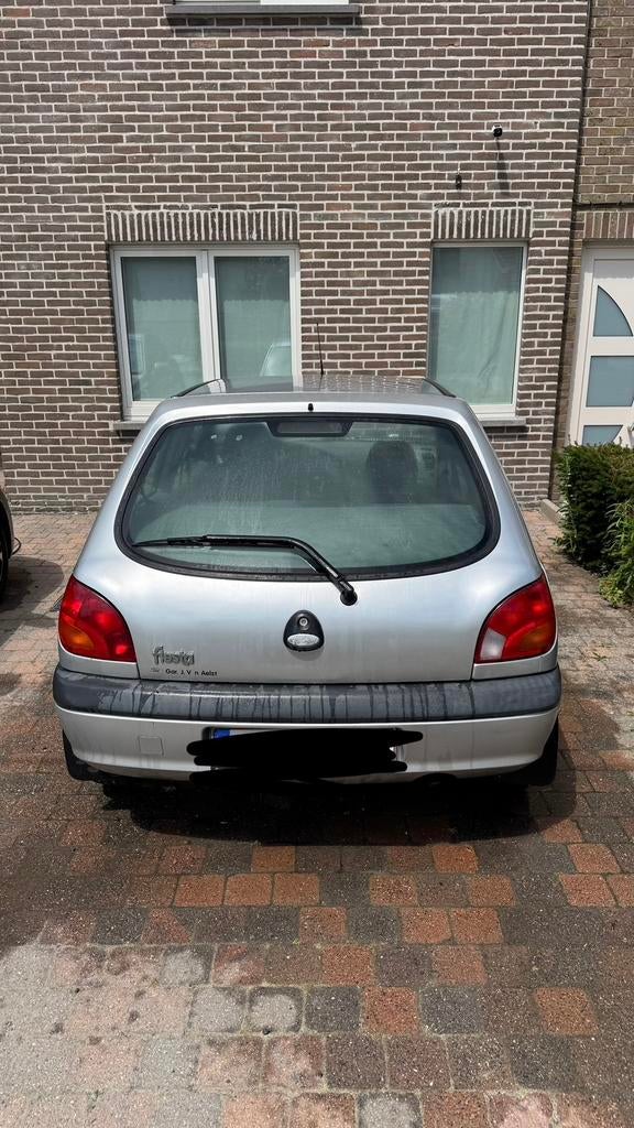 Ford Fiesta 1.3i - ZONDER KEURİNG - EXPORT – €500 – Evergem, Auto's, Voorwielaandrijving, 1299 cc, Stof, 4 cilinders