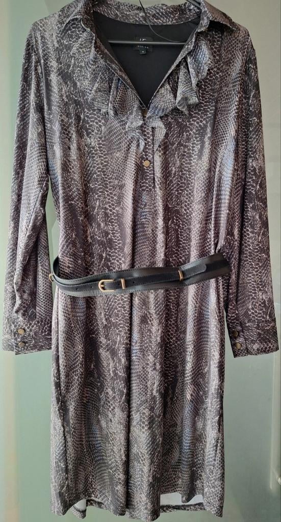 Robe midi K-design noire avec ceinture, Vêtements | Femmes, K-design, Enlèvement ou Envoi, Taille 36 (S), Comme neuf