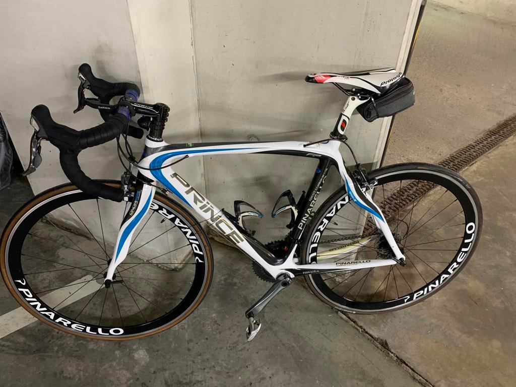 Vélo de route Pinarello Prince en carbone blanc et bleu, Vélos & Vélomoteurs, Vélos | Vélos de course, Autres marques, 10 à 15 vitesses