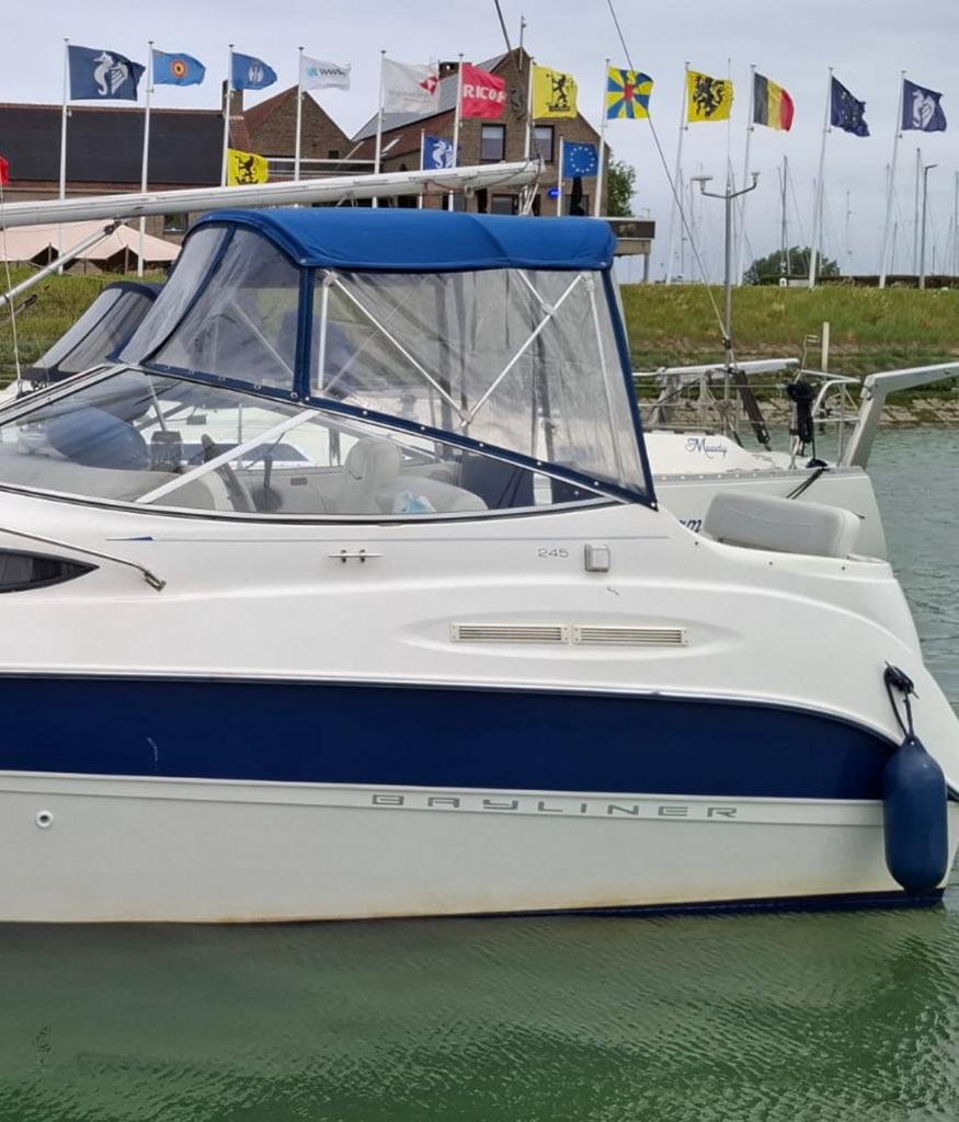 Bayliner 245 SB zeil bimini kap, Ophalen, Zo goed als nieuw