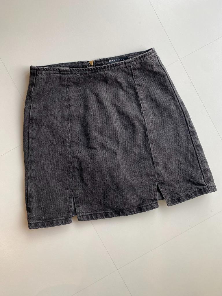 Zwarte jeansrok met cut-outs (ASOS - 34), Kleding | Dames, Rokken, Zo goed als nieuw, Maat 34 (XS) of kleiner, Zwart, Boven de knie