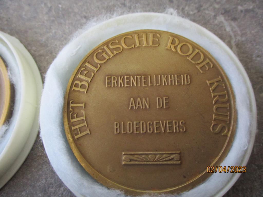 2 Dank penningen van het Rode Kruis, Ophalen of Verzenden, Overige materialen