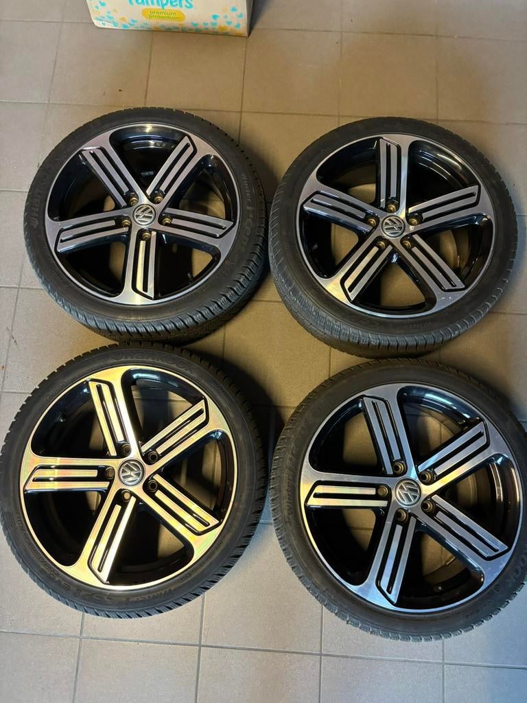 Velgen VW Golf 8 GTI / GTD / R300 - nieuwstaat, Auto-onderdelen, Banden en Velgen, Ophalen, 18 inch, Banden en Velgen, Winterbanden