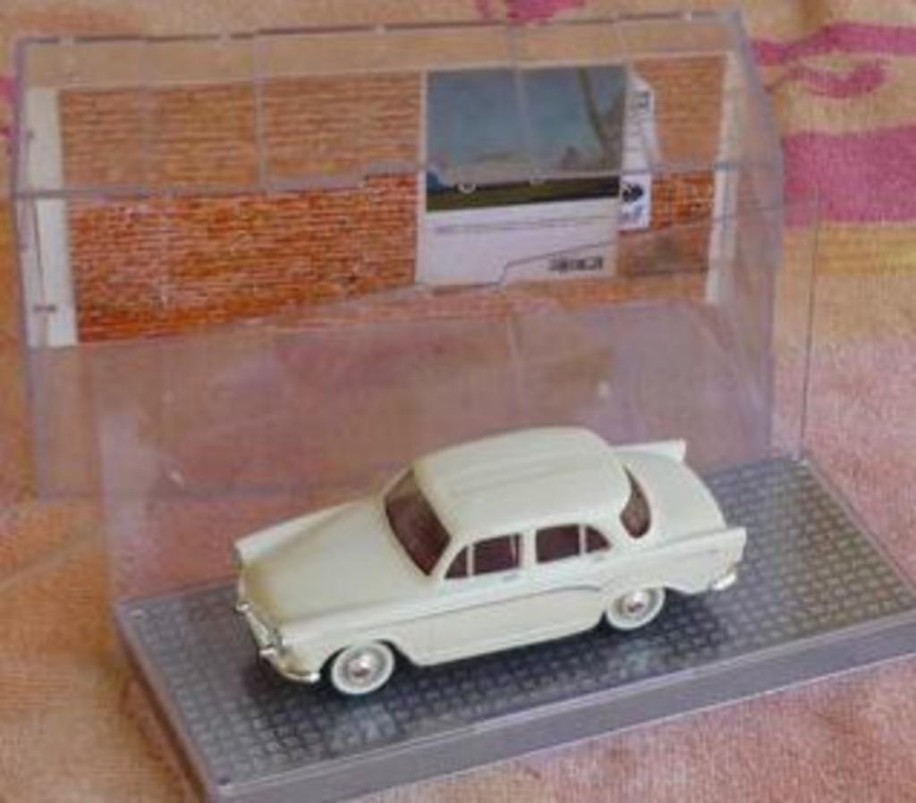1:43 oude Norev Simca P60 Elysee 1960 cremewit, Ophalen of Verzenden, Zo goed als nieuw, Auto, Norev
