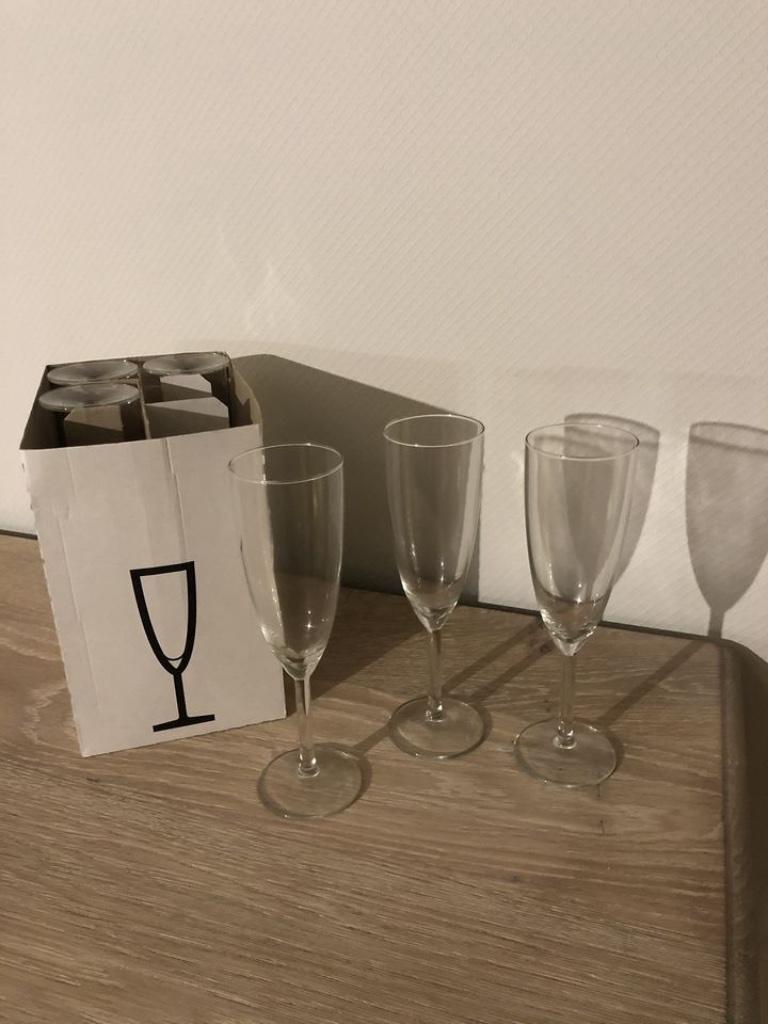 Champagne-/cavaglazen, Ophalen, Zo goed als nieuw, Feestartikel