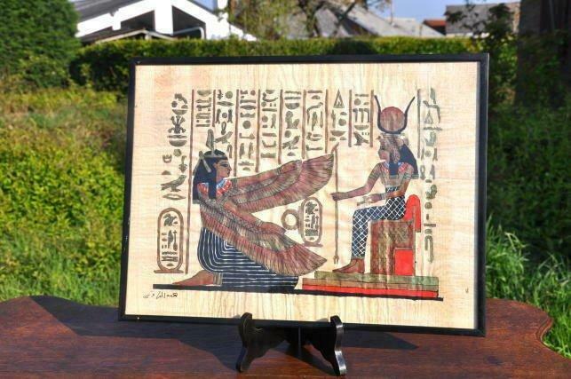 parchemin peint egyptien dans cadre plexi