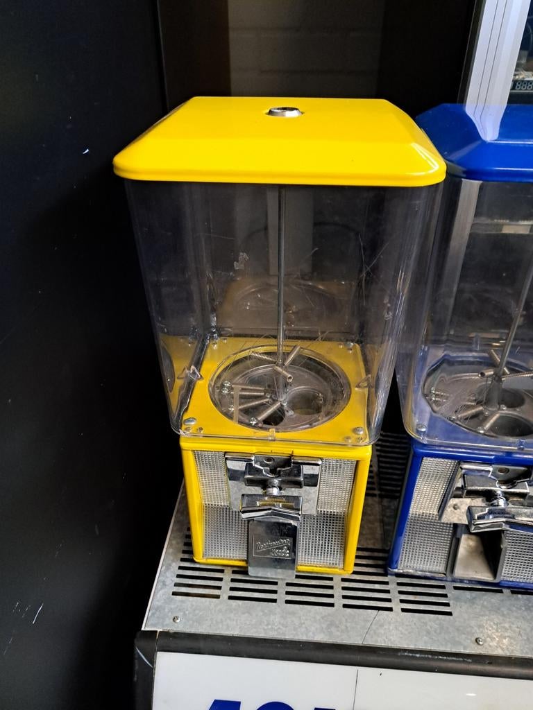Kauwgomballen/ pinda automaat northwestern, Ophalen