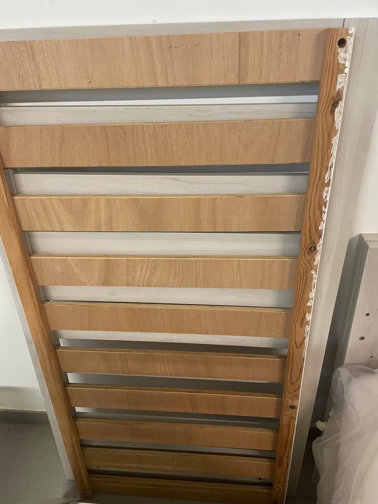 Kinderbed grijs (met matras en dons), Ophalen, Gebruikt, 90 cm, Eenpersoons