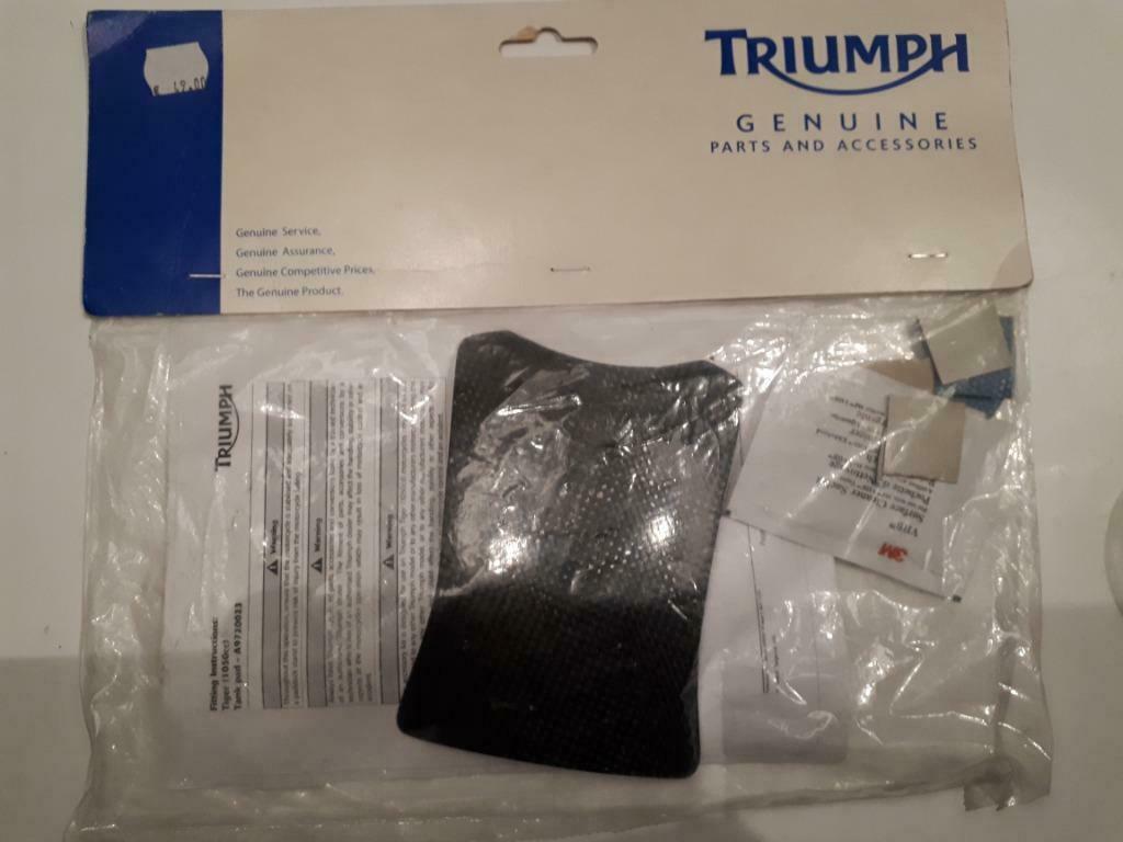 A9720023 Triumph Tiger 1050 Tank Pad Carbon Fibre, Enlèvement ou Envoi, Neuf