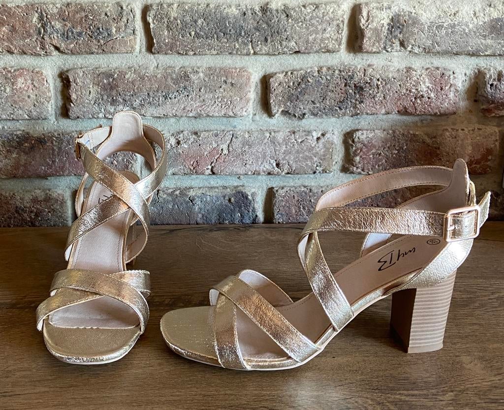 Sandales à talons dorées - 39 - 19€, Vêtements | Femmes, Enlèvement ou Envoi, Comme neuf, Chaussures à haut talons