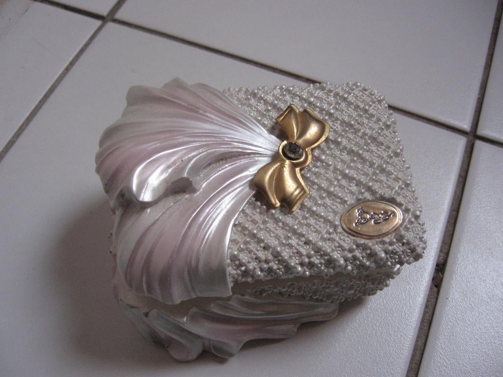 Petite boîte à bijoux pour communion, Enlèvement ou Envoi, Neuf