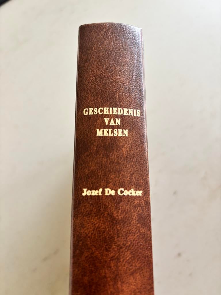 Boek ‘De Geschiedenis van Melsen’ Jozef De Cocker, Ophalen, Zo goed als nieuw