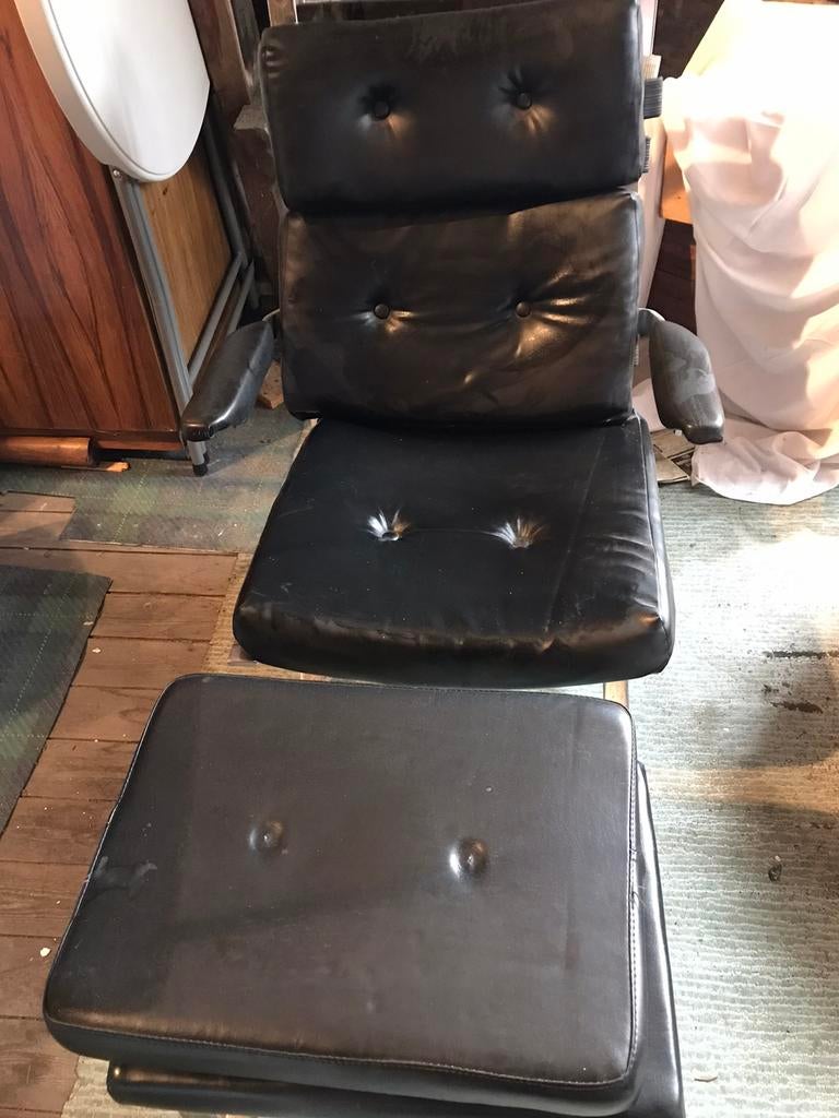 Zwarte vintage zetel/relax met chroom en voetenbankje, Huis en Inrichting, Ophalen, Gebruikt