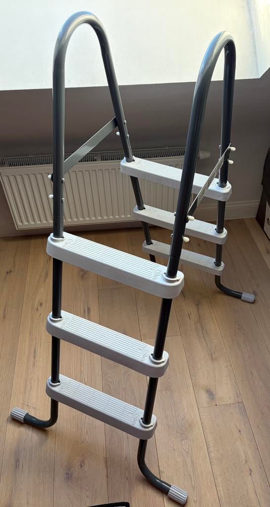 Intex zwembad ladder, Enlèvement, Comme neuf, Échelle