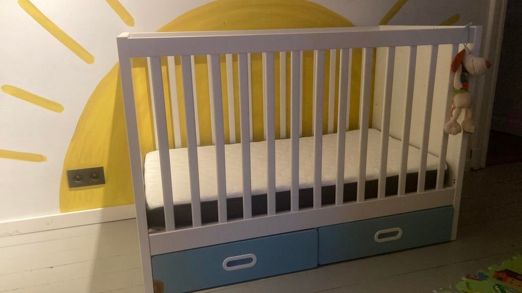 Lit bébé Ikea avec matelas, Enlèvement, Utilisé, Lit