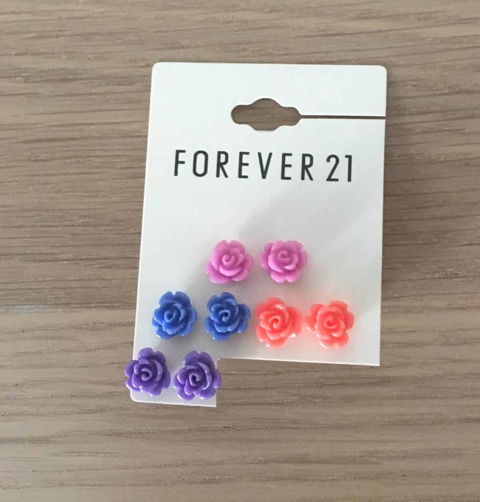 Set van 4 paar roosjes oorbellen paars/blauw/oranje NIEUW, Bijoux, Sacs & Beauté, Boucles d'oreilles, Enlèvement ou Envoi, Autres matériaux