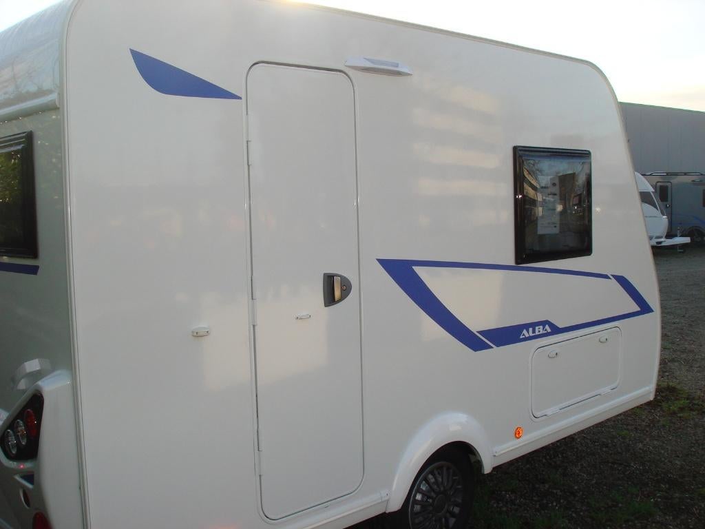CARAVELAIR ALBA 350 met gratis nieuwe Thule luifel, 4 tot 5 meter, 500 - 750 kg, Caravelair, Airco