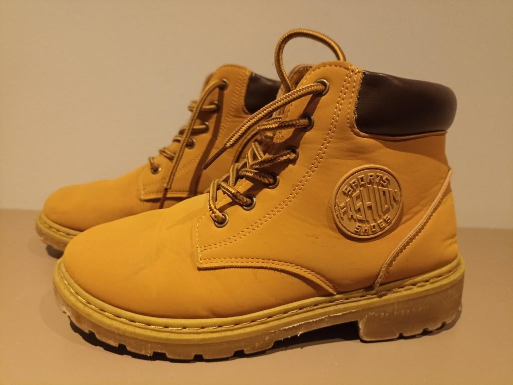 Nieuwe schoenen. Amper gedragen. Maat 38 type Timberland, Ophalen