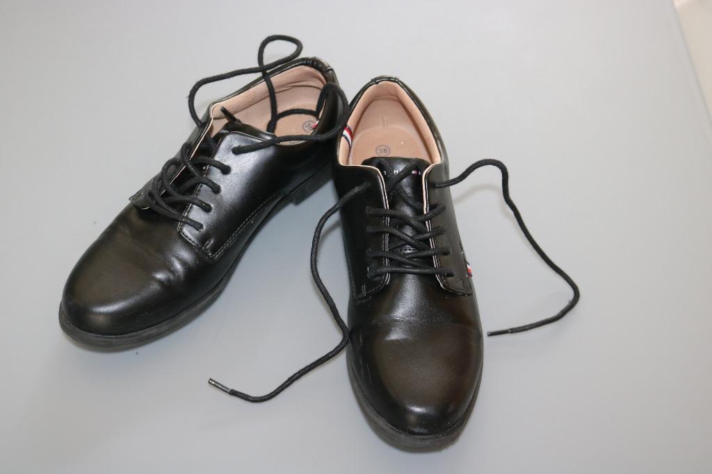 zwarte jongens- of herenschoenen maat 38, Zwart, Ophalen of Verzenden, Zo goed als nieuw, Tommy hilfiger