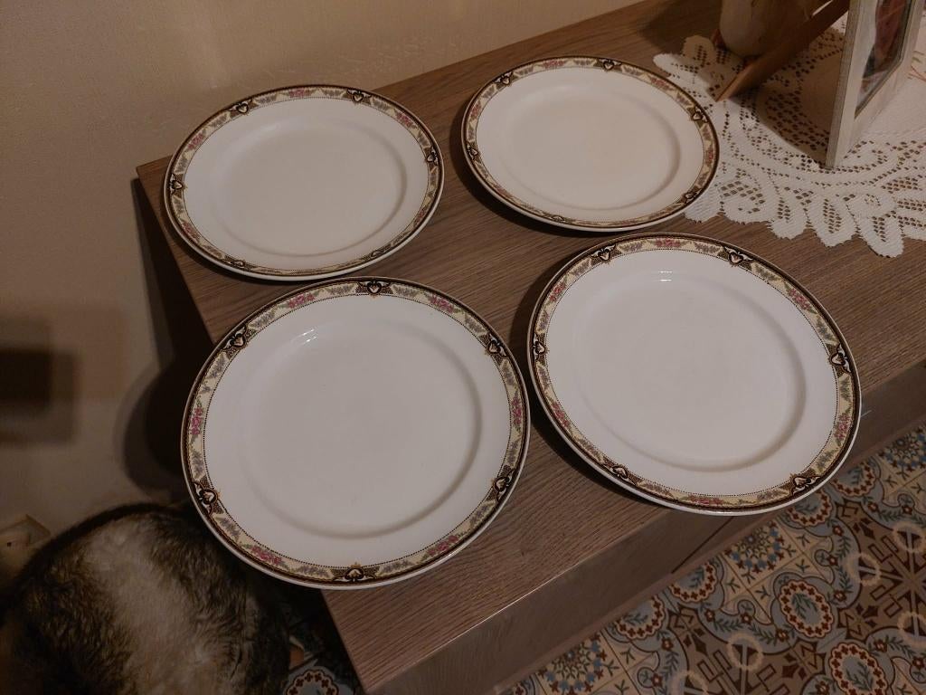 4 platte borden / Boch, Ophalen of Verzenden, Gebruikt, Bord(en)