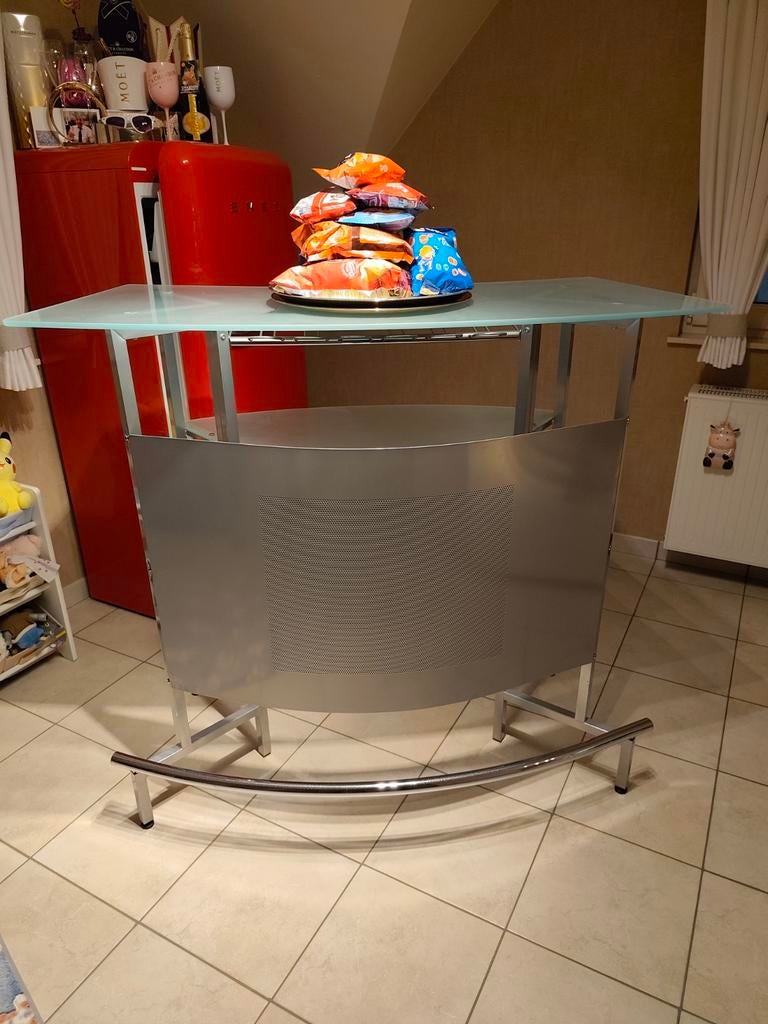 Barmeubel met melkglas, Ophalen