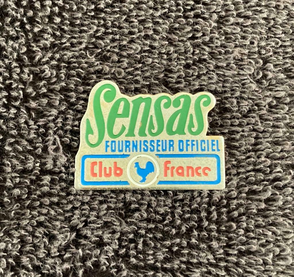 PIN - SENSAS - VIS - FISH - POISSON - PÊCHE - VISSEN, Envoi, Utilisé, Marque, Insigne ou Pin's