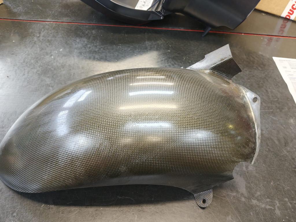 DUCATI MONSTER- ST CARBON SPATBORD, Motoren, DUCATI, Gebruikt, Ophalen of Verzenden, Jackierogier@outlook.be