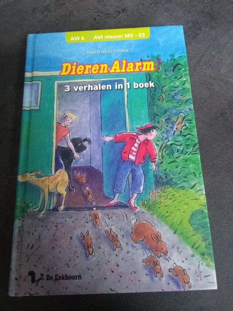 Dieren alarm, Boeken, Ophalen of Verzenden, Gelezen, Marion Van De Coolwijk