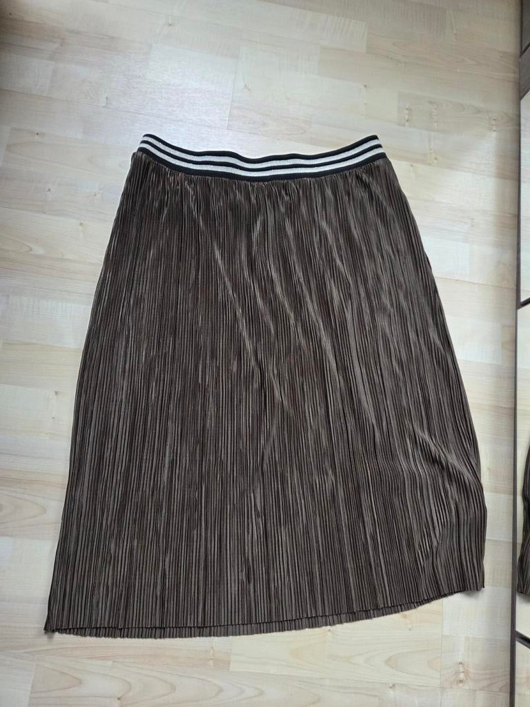 Belle jupe plissée kakhi taille L, Casual ladies, Enlèvement ou Envoi, Vert, Sous le genou