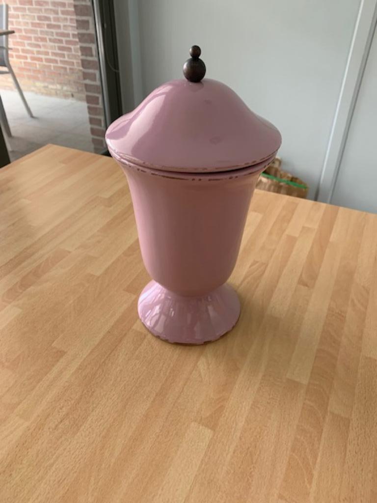roze stenen pot met deksel, Enlèvement
