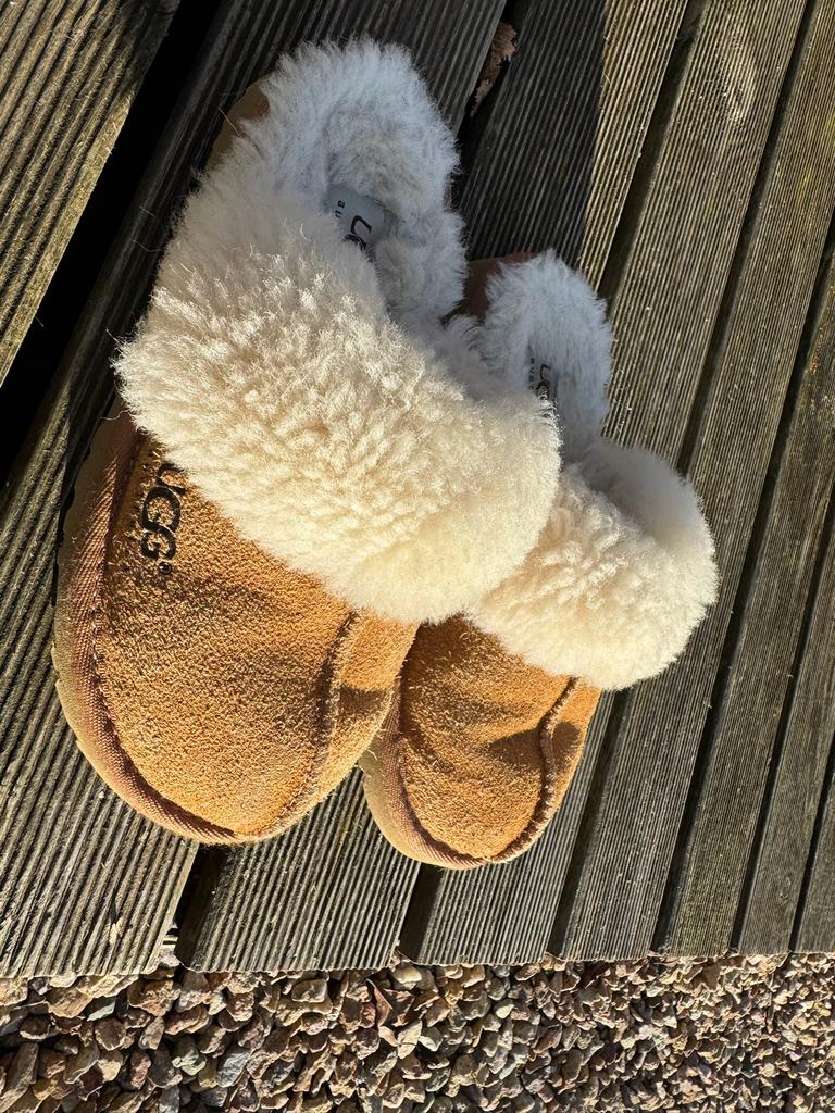 Chaussons UGG taille 29, Enfants & Bébés, Enlèvement, Utilisé