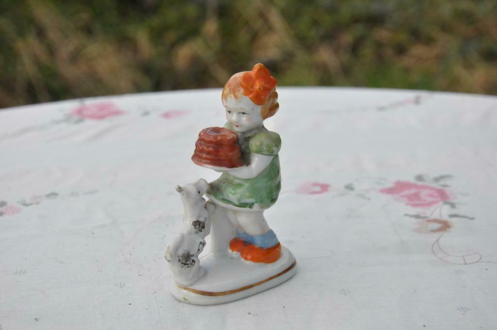 §  statuette porcelaine fillette au gateau, Antiquités & Art, Enlèvement ou Envoi