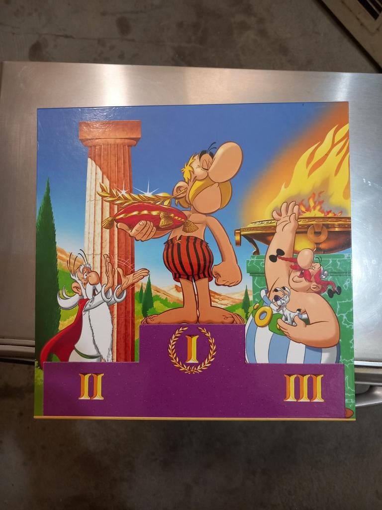 Asterix 2 euro lege doos.

Beschikbaar in 1080 Bruxelles in, Ophalen, Zo goed als nieuw