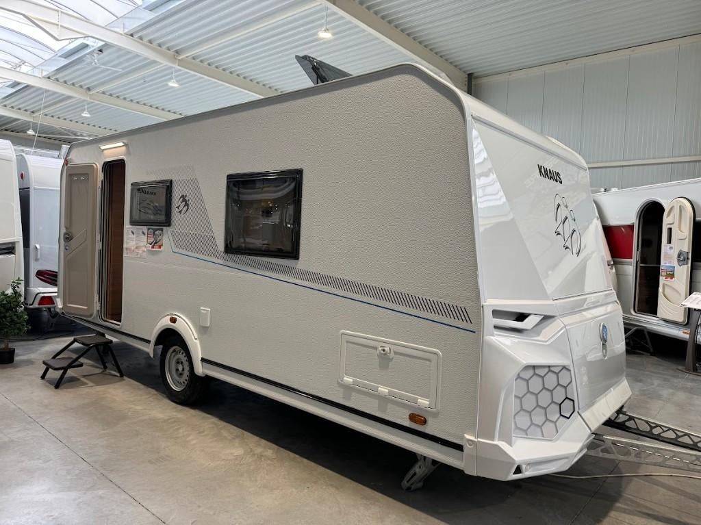 Knaus Yaseo 500 met mover,luifel, 7 tot 8 meter, Bedrijf, Treinzit, Dwarsbed