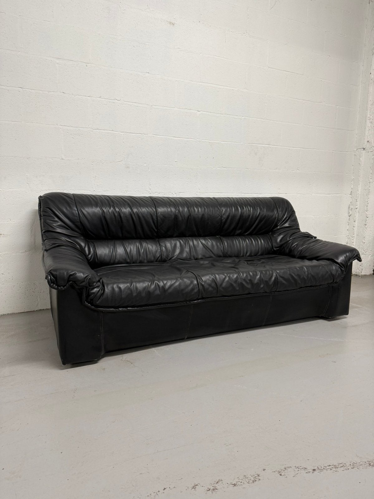 Canapé 3 places vintage en cuir noir — années 70/80, 150 à 200 cm, Enlèvement, Utilisé, Cuir