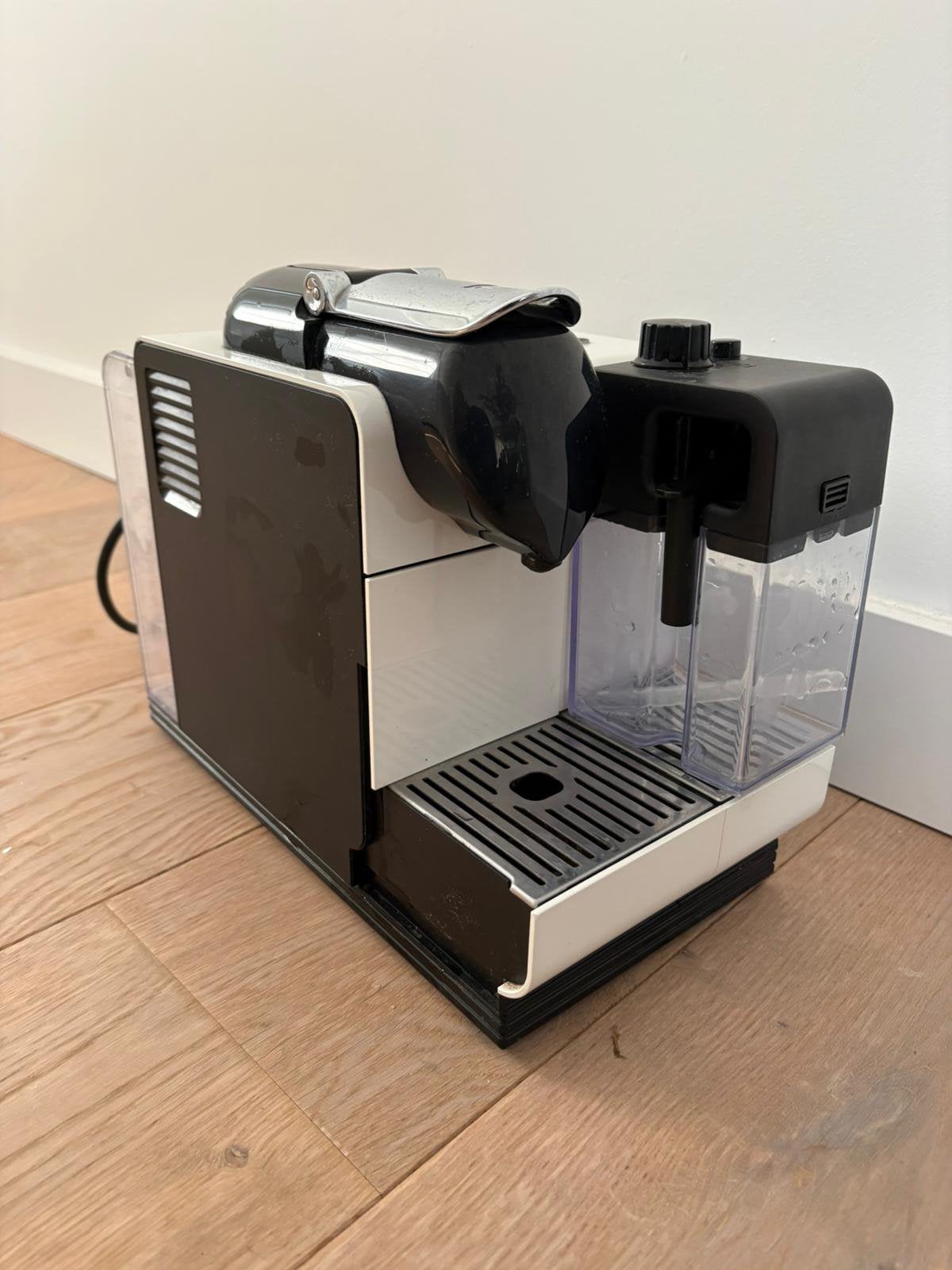 Koffiemachine nespresso, Ophalen, Zo goed als nieuw, Koffiemachine