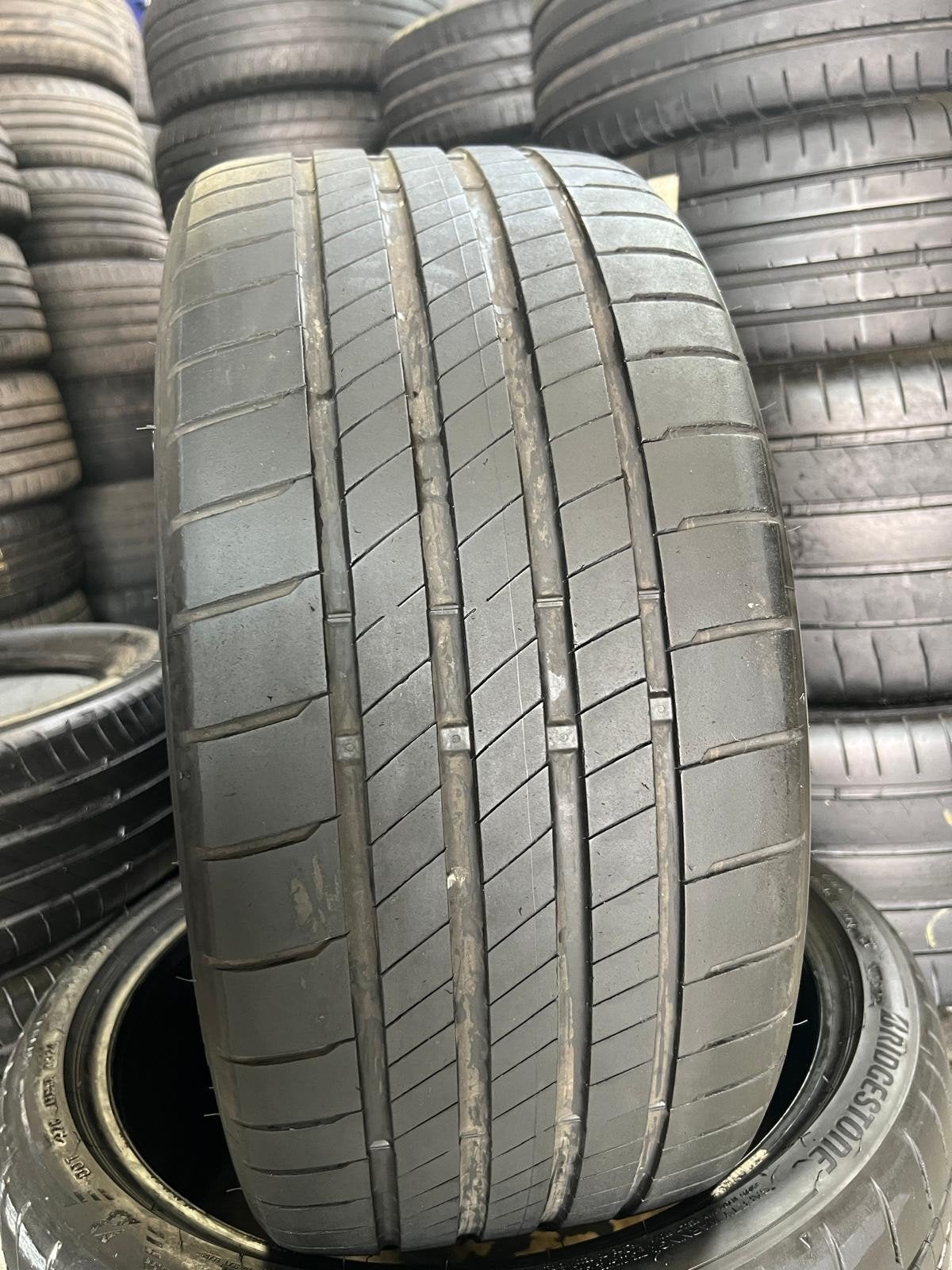 235 35 19 Bridgestone avec montage et équilibrage, Enlèvement